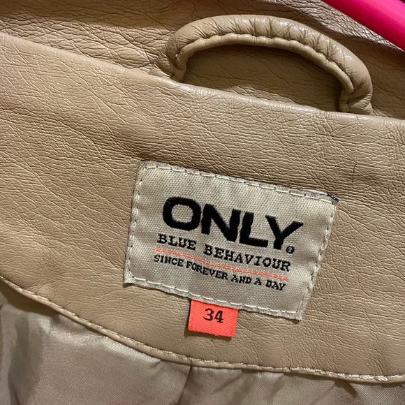 Leather jacket - Picture 2 of 5